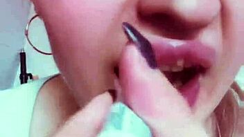 chick's nude lips got me so fuckin hot uh