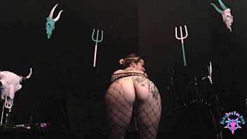 hot blonde pawg milf leash slave rims asshole facesits rough