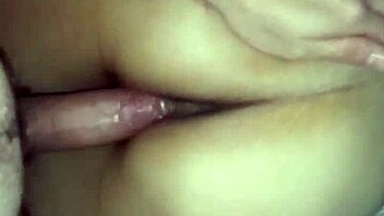 follando hermosa latina jovencita doggystyle hasta creampie en espalda