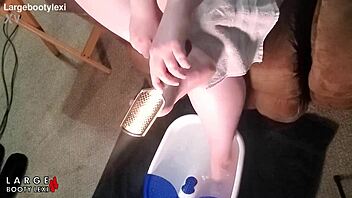 PAMPER MY CURVY CAMPUS FEET TO GLOSSY WORSHIP PERFECTION!