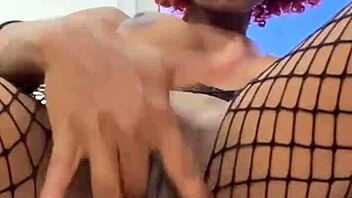 juicy pussy contrasts her wide open ass