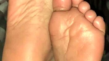 Damn those nice ebony candid soles look sexy