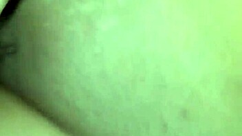 she loves closing her legs tight