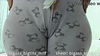 wanna peek my juicy cameltoe big clit pussy spread wide