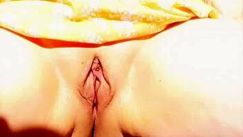 MATURE BLONDE SPREADS HUGE WET SHAVED PUSSY LIPS OUTDOOR FLASHING UPKIRT