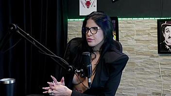 brunette demos sloppy blowjob after faking orgasmo triple kiss leticia braga