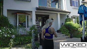 yo, kenzie taylor films vanessa sky devouring her juicy pussy