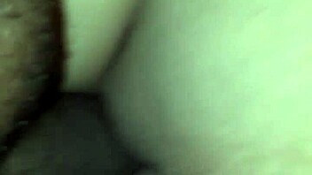 she loves closing her legs tight