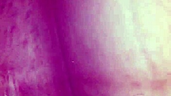 she loves closing her legs tight