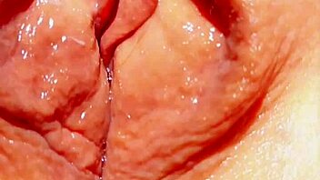 MATURE BLONDE SPREADS HUGE WET SHAVED PUSSY LIPS OUTDOOR FLASHING UPKIRT