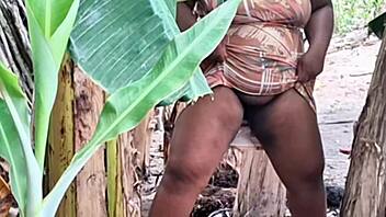 Evangelical milf flashes huge pussy peeing outdoors wildly