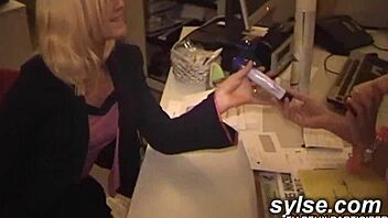 He loves my strapon play, we share dildos for anal fun together 😏🍆