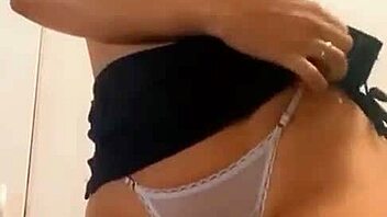 te gusta ver mi plug anal profundo adentro asiatica