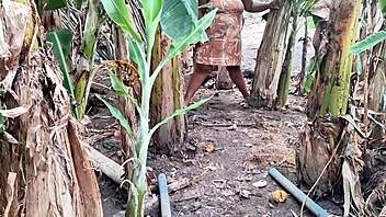 Evangelical milf flashes huge pussy peeing outdoors wildly