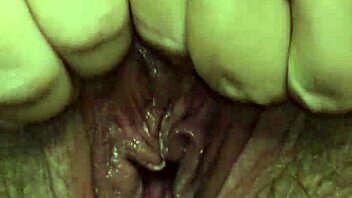 Thick Preggo Milf Squirts Wildly From Big Pussy!