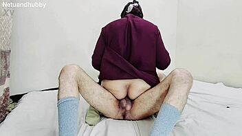 Indian beauty in burqa rides cowgirl on massive cock to her tight pussy - netuandhubby 🔥🍆