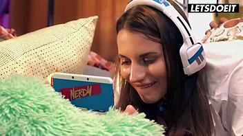 gamer girl stella flex gets pussy licked fucked by horny roommate