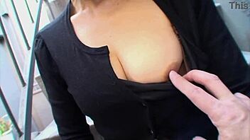 興奮アジア人妻純子坂下見知らぬ男に野外巨乳チラ見せ