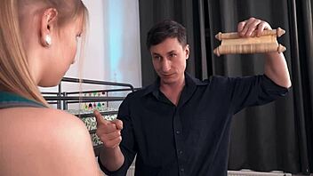 Blonde milf licks wet pussy in steamy threesome scissoring