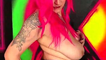 i love showing off my curvy body and big tits