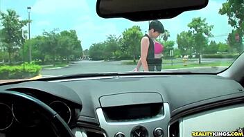 i can't resist sucking boss's huge cock on street workout 😩🍆