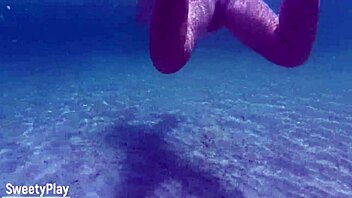 Creampie slut swims underwater with juicy fat pussy