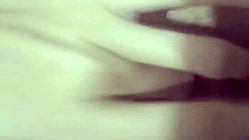 safadinha fingers her wet pussy in solo masturbation tease