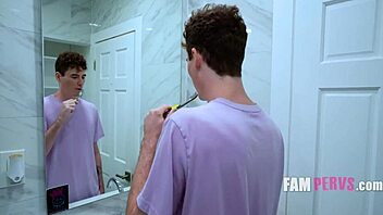 Stepsis tempts with cries to ride big cock 😏🍆