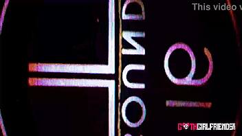 hej křivulnatá Tiffany Nacke, obrovský kokot ti naplní šťavnatú mokrú pičku