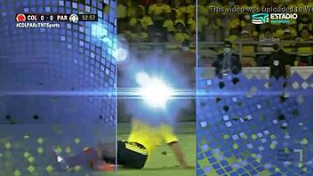 checking out those sexy colombian soccer bulges vs paraguay ⚽😏🔥