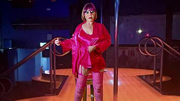 Granny Chicopee '72 Champ Masturbates with Dildo