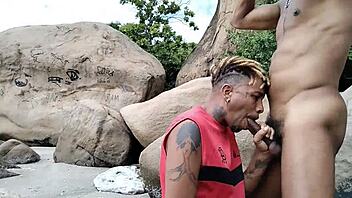 🍑 nos fundos do aeroporto comi um mavambo cafuçu e fiz ele de fêmea muscular 😈🔥