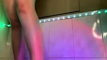 squirting hard in tight pink leggings 💦😈