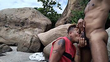 🍑 nos fundos do aeroporto comi um mavambo cafuçu e fiz ele de fêmea muscular 😈🔥