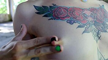 Sexiest flexible fitness babe shows hairy pussy outdoor?