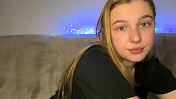 Fat Model Fingers Tight Pussy Boldly