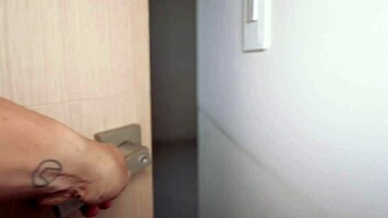 roomie crashes my bf call and rails me hard 😈🍆💦