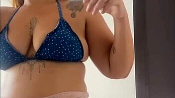 FLASHING BIG PUSSY AT NIGHT AND WAKING UP SOAKED