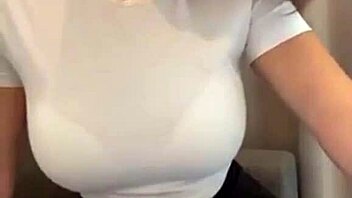 Mature woman in miniskirt flashes bra 😏🔥