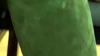 Sexy Elza Kom's Nylon Feet Worship and Pussy Domination!