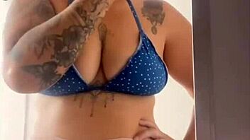 FLASHING BIG PUSSY AT NIGHT AND WAKING UP SOAKED