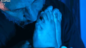 i-i'm like cravin' that wet pussy n feet so bad rn...