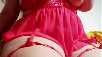 ei, essa loira gorda tá louca com o brinquedo monster de tentáculo!