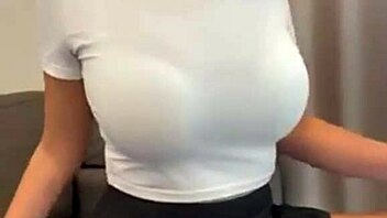 Mature woman in miniskirt flashes bra 😏🔥