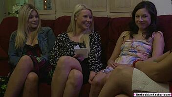 hot teen babe gets facesat by dyke milf 😩🍑👅