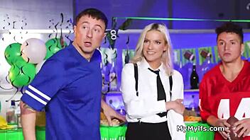 Blonde Bartender Overwhelmed By Freeuse Passion