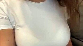 Mature woman in miniskirt flashes bra 😏🔥