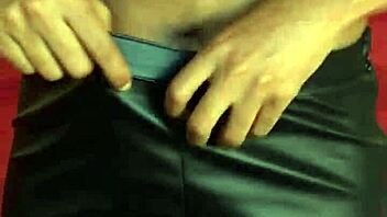 ebony milf toys wet pussy with vibrator then pees everywhere