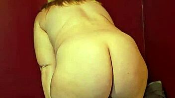 pregnant cougar spreads gaping shaved pussy wide 😲🍑