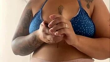 FLASHING BIG PUSSY AT NIGHT AND WAKING UP SOAKED